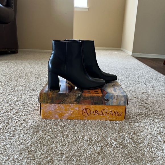 Bella Vita Women's Ankle Boot - Picture 5 of 6